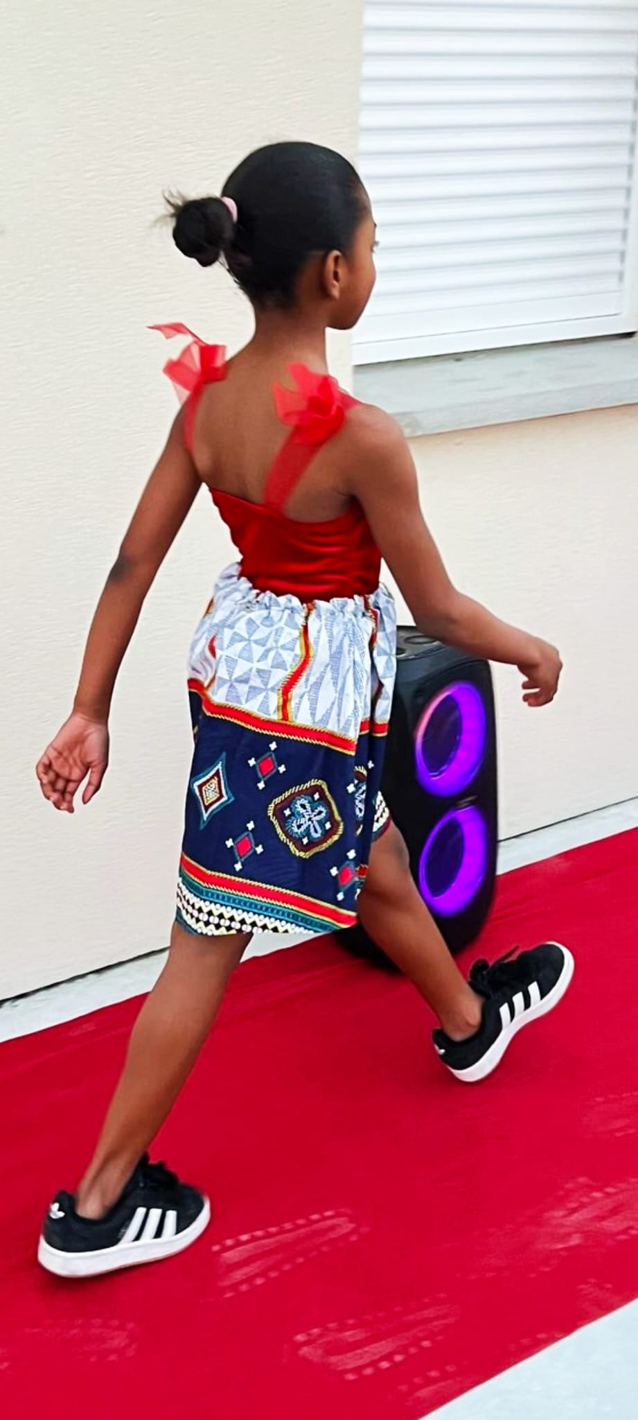 Robe rouge en daim